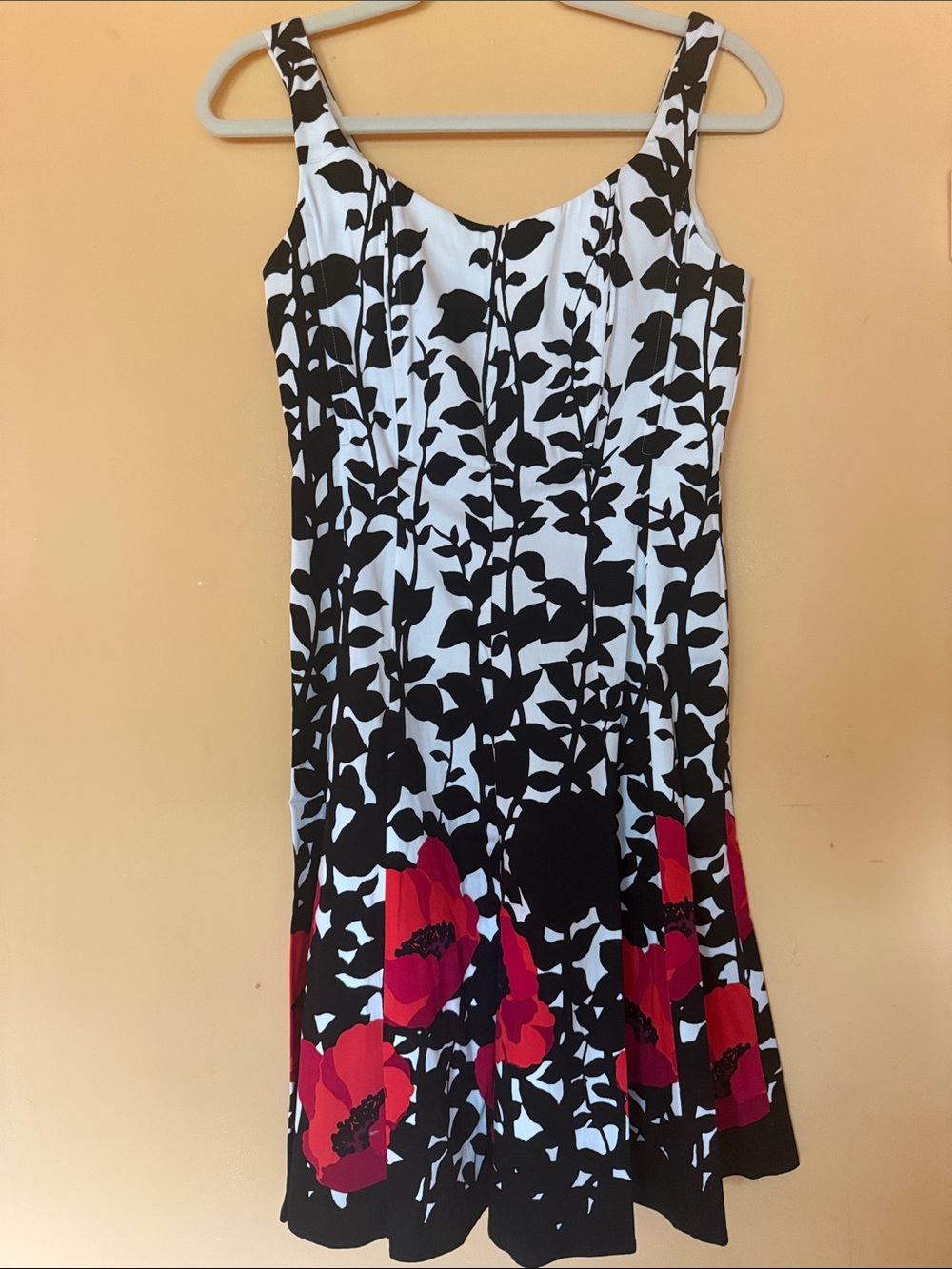 Nine West Black & White Floral Dress with Red & Pink Flowers Size 4